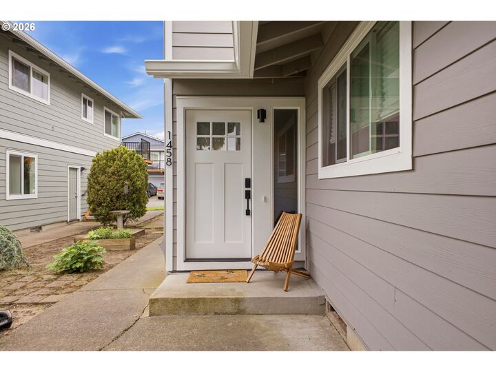Property Photo:  1458 NE Paropa Ct  OR 97030 