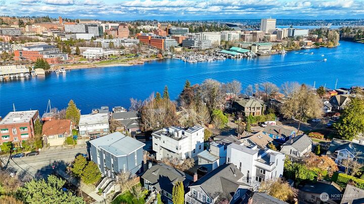 Property Photo: 3220 Franklin Avenue E WA 98102