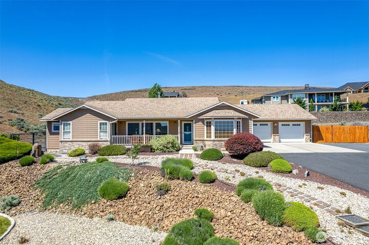 Property Photo:  493  Chrisview Court W  WA 98823 