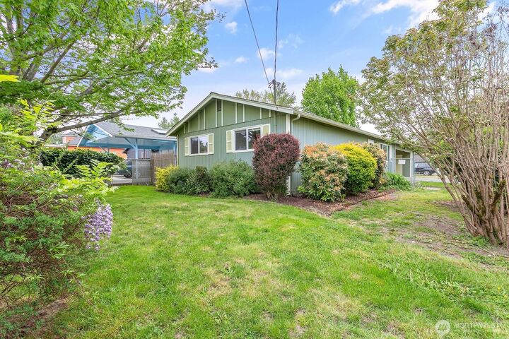 Property Photo:  2700  Xenia Street  WA 98226 