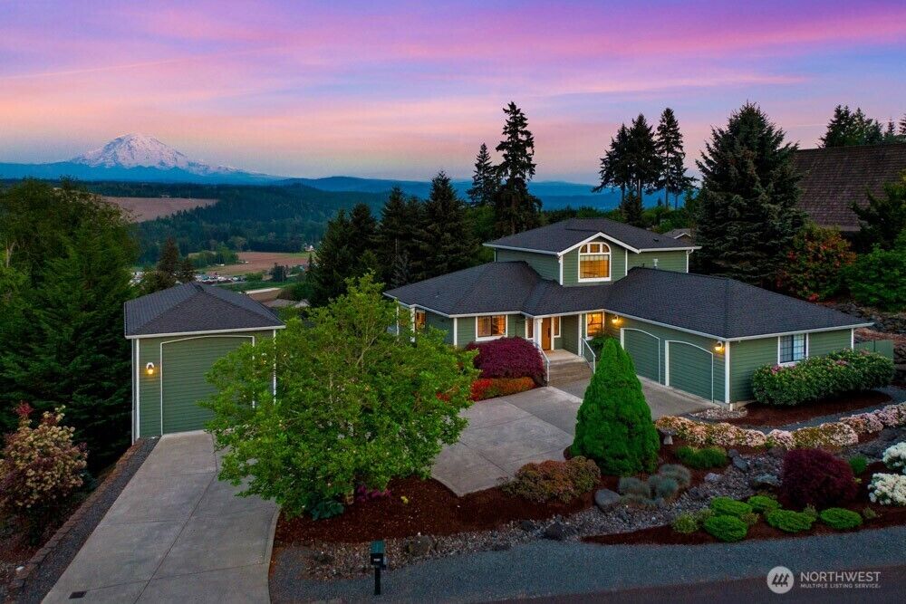 Property Photo:  11501  136th Avenue E  WA 98374 