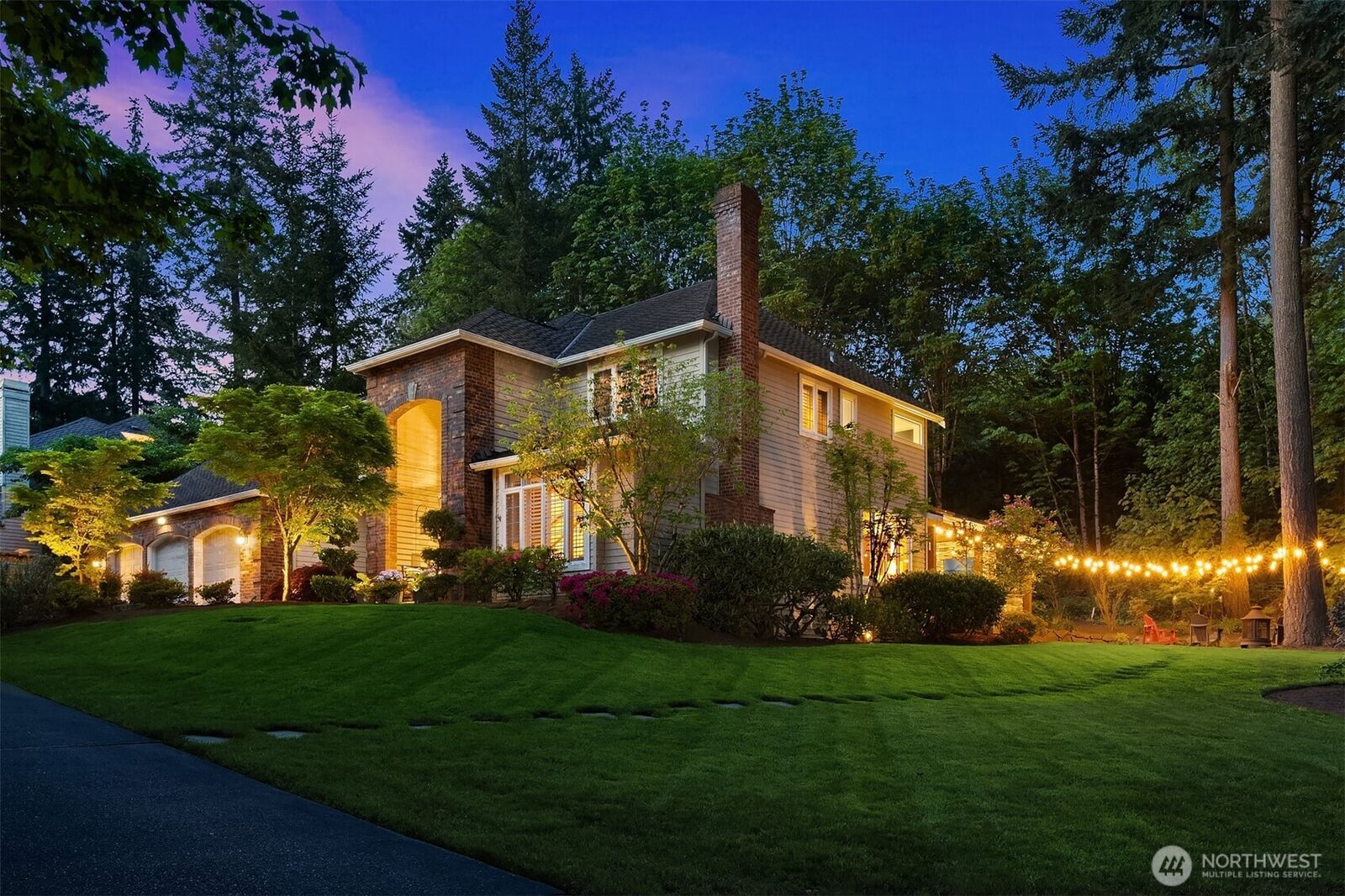 Property Photo:  8512  213th Place NE  WA 98053 