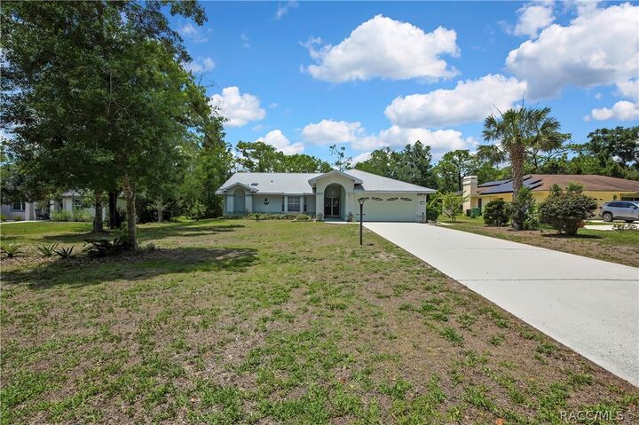 Property Photo:  83 Oak Village Boulevard  FL 34446 