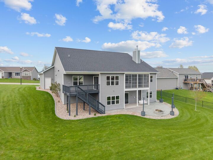 Property Photo:  306 Ashtin Way  WI 54944 