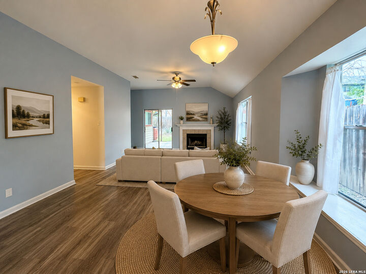 Property Photo: 627 Meadow Gate TX 78109