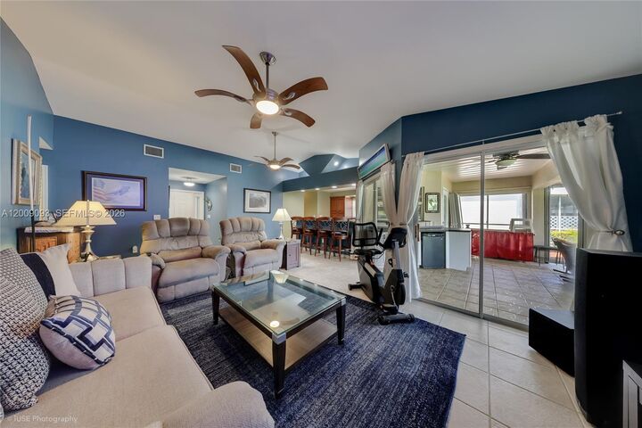 Property Photo:  2395 SE 7th Pl  FL 33033 