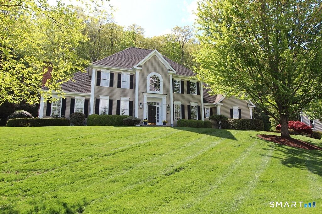 Property Photo:  19 Devonshire Court  CT 06001 