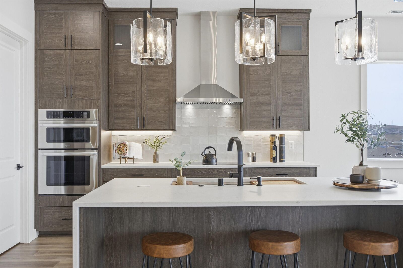 Property Photo:  6085 W 28th Ave  WA 99338 