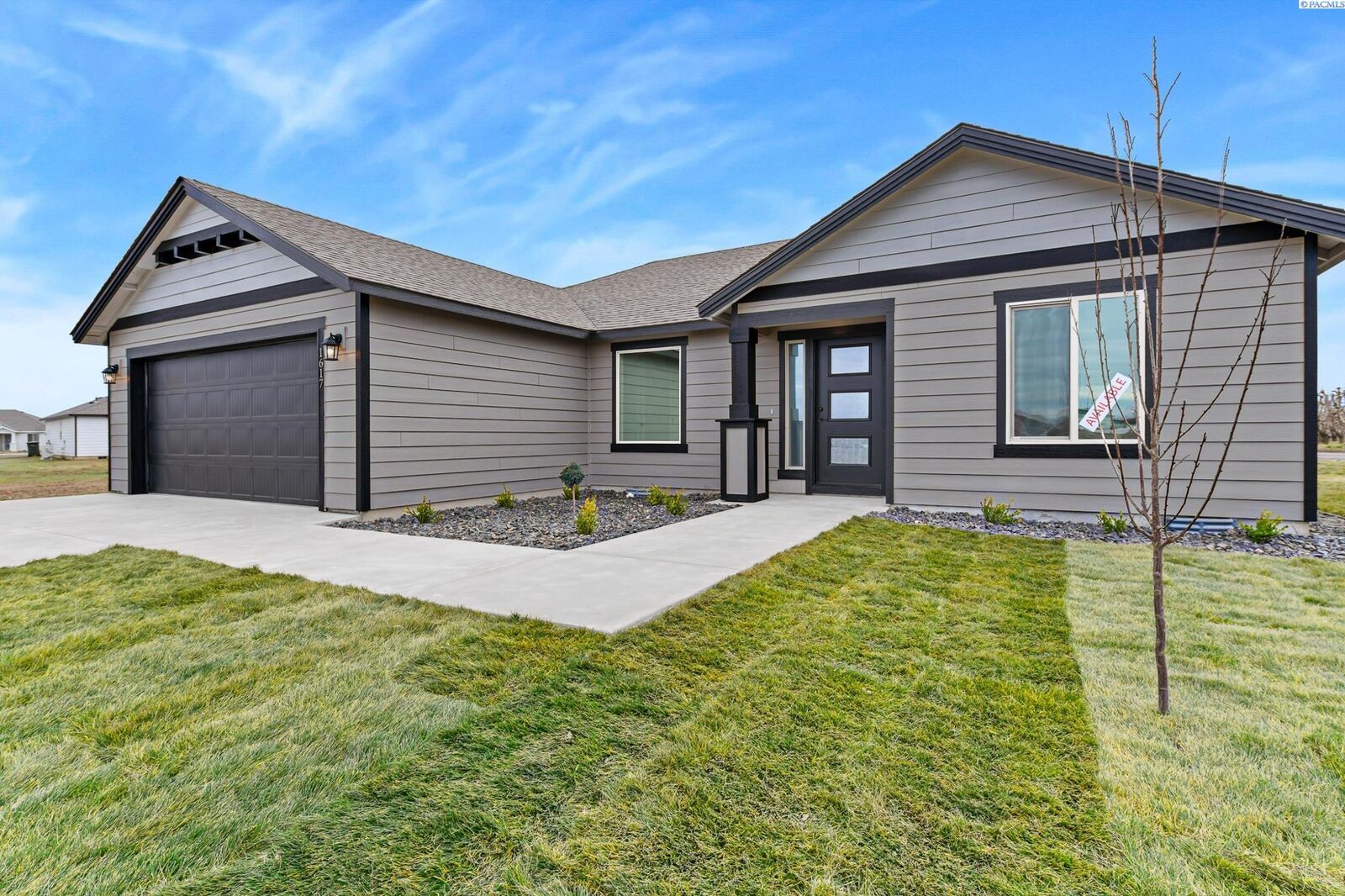 Property Photo:  1617 Parkwood Ct  WA 98930 