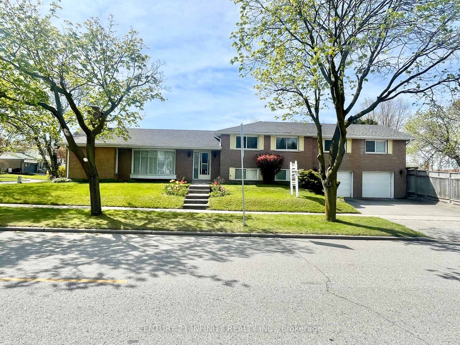 Property Photo: 1 Goodland Gate ON M1S 1V4