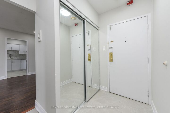 Property Photo: 3533 Derry Road E 511 ON L4T 1B1