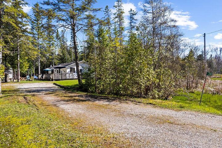 26 Thompson Avenue — photo 1