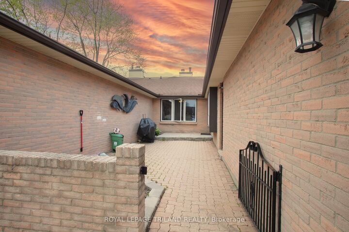 Property Photo:  60 Fiddlers Green Road 36  ON N6H 4S7 