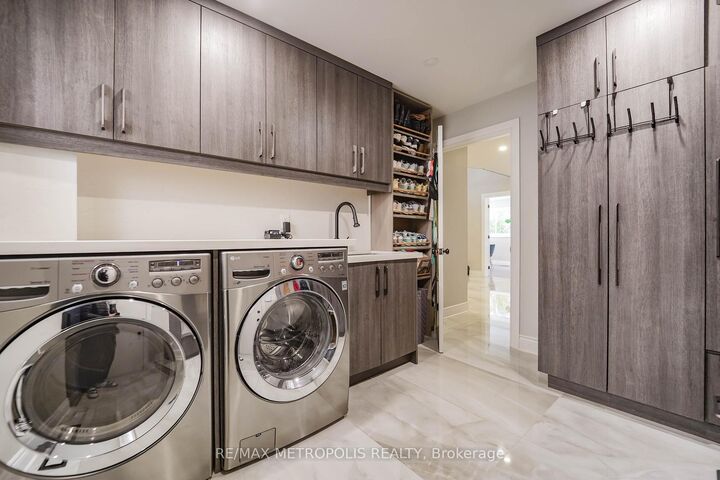 4392 Grassland Crescent — photo 1