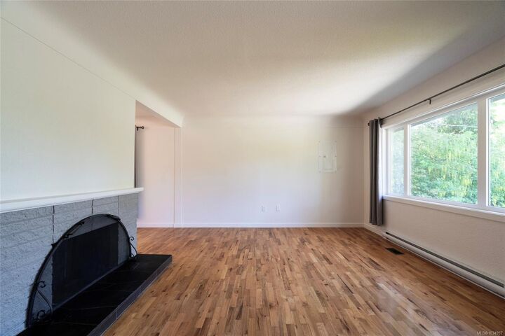 Property Photo:  875 Gladiola Ave  BC V8Z 2T5 