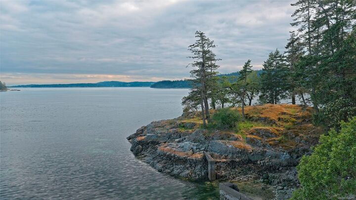 Property Photo:  157 Menhinick Dr  BC V8K 1W7 