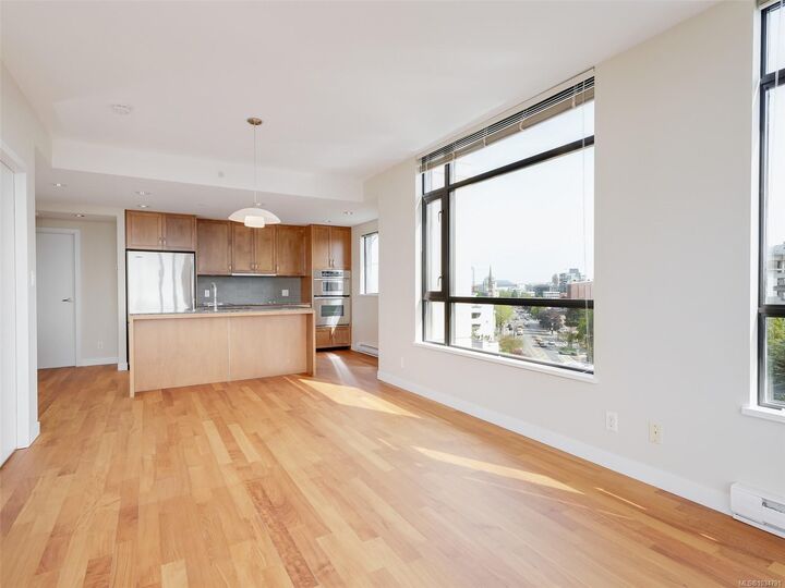 Property Photo:  788 Humboldt St 1203  BC V8W 4A2 