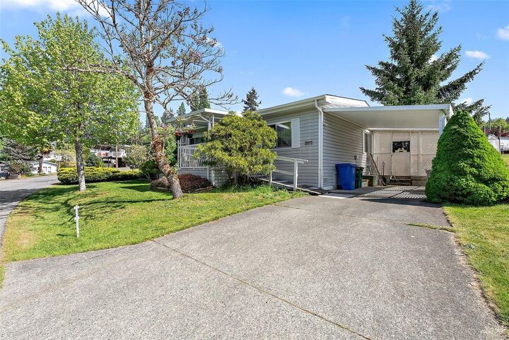 Property Photo:  1085 Waterman Rd  BC V8H 1A6 