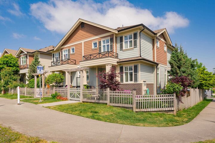 20395 82 Avenue — photo 1