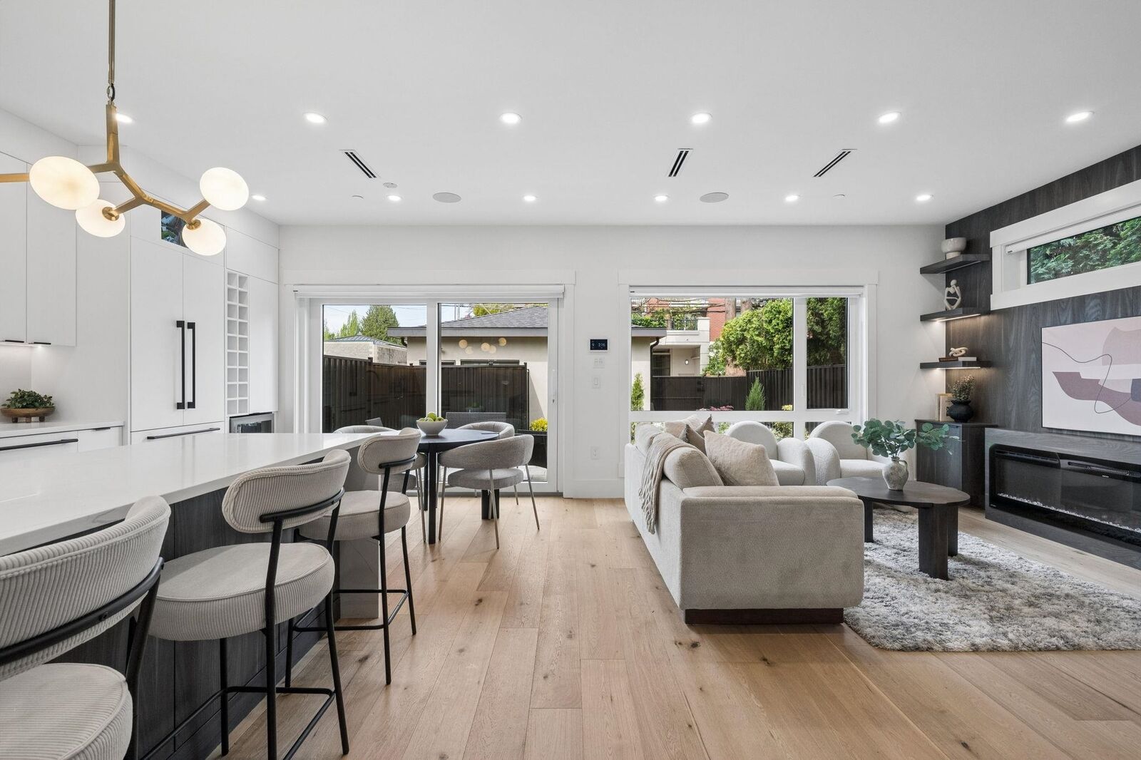 Property Photo:  4549 W 11th Avenue 2  BC V6R 2M5 