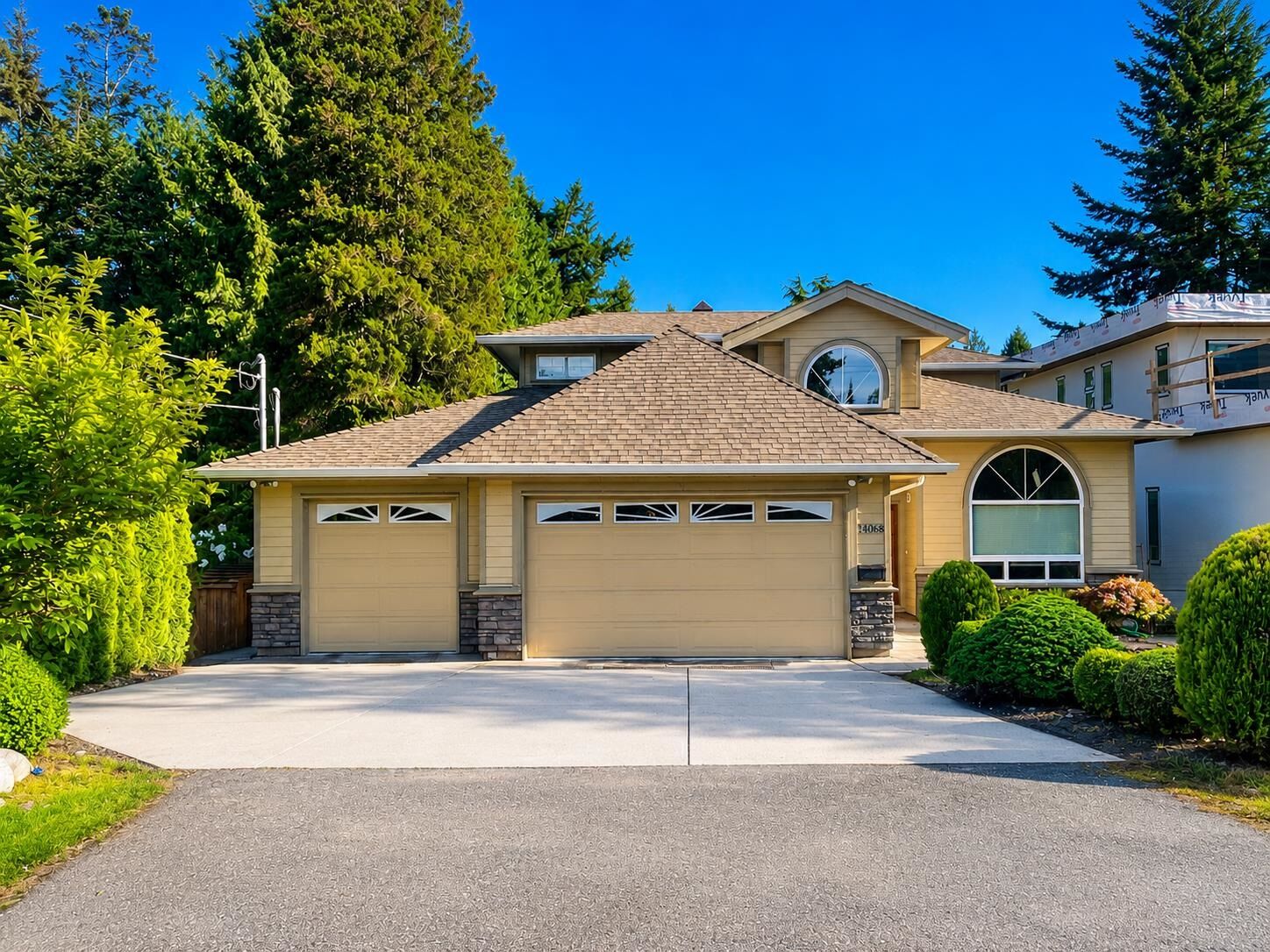 Property Photo: 14068 Blackburn Avenue BC V4B 2Z7