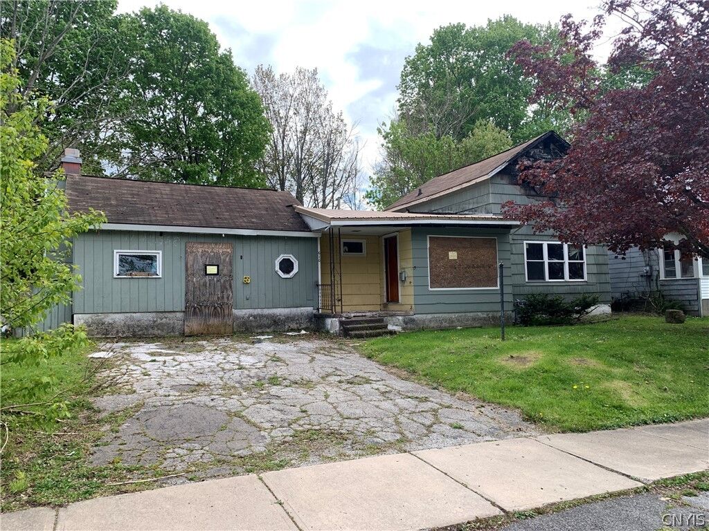 Property Photo:  610 Rochester Street  NY 13069 