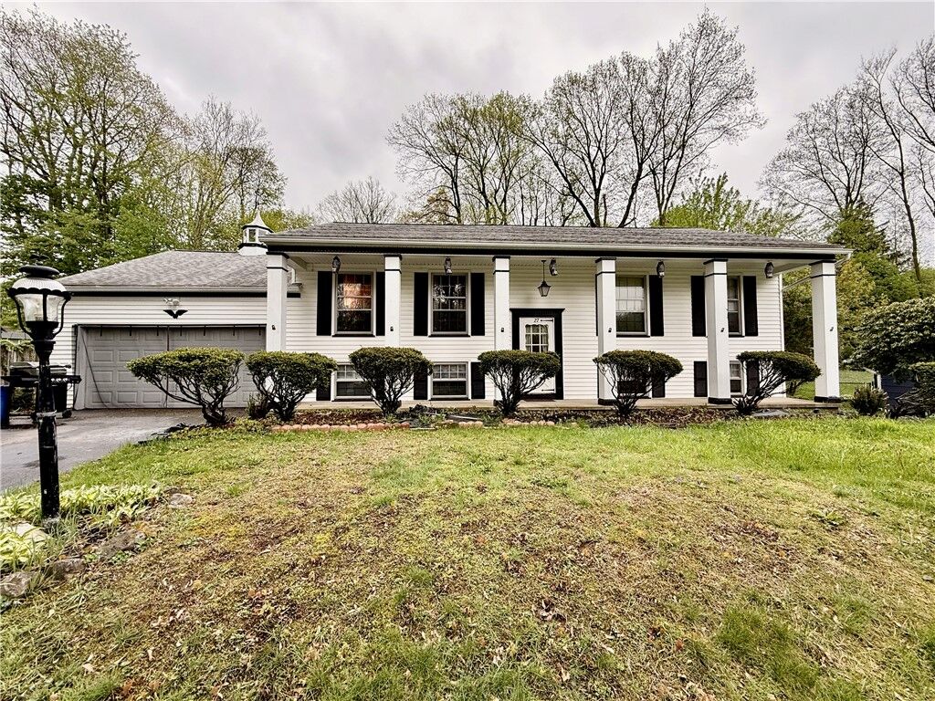 Property Photo:  27 Bright Oaks Circle  NY 14624 