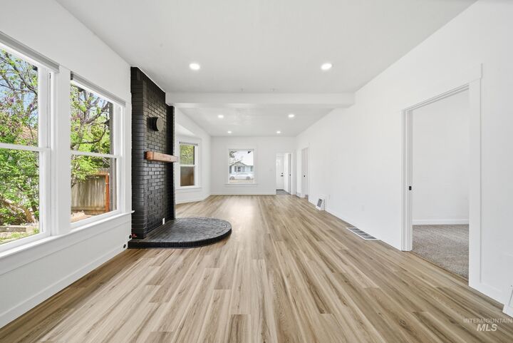 Property Photo: 415 6th Ave ID 83651