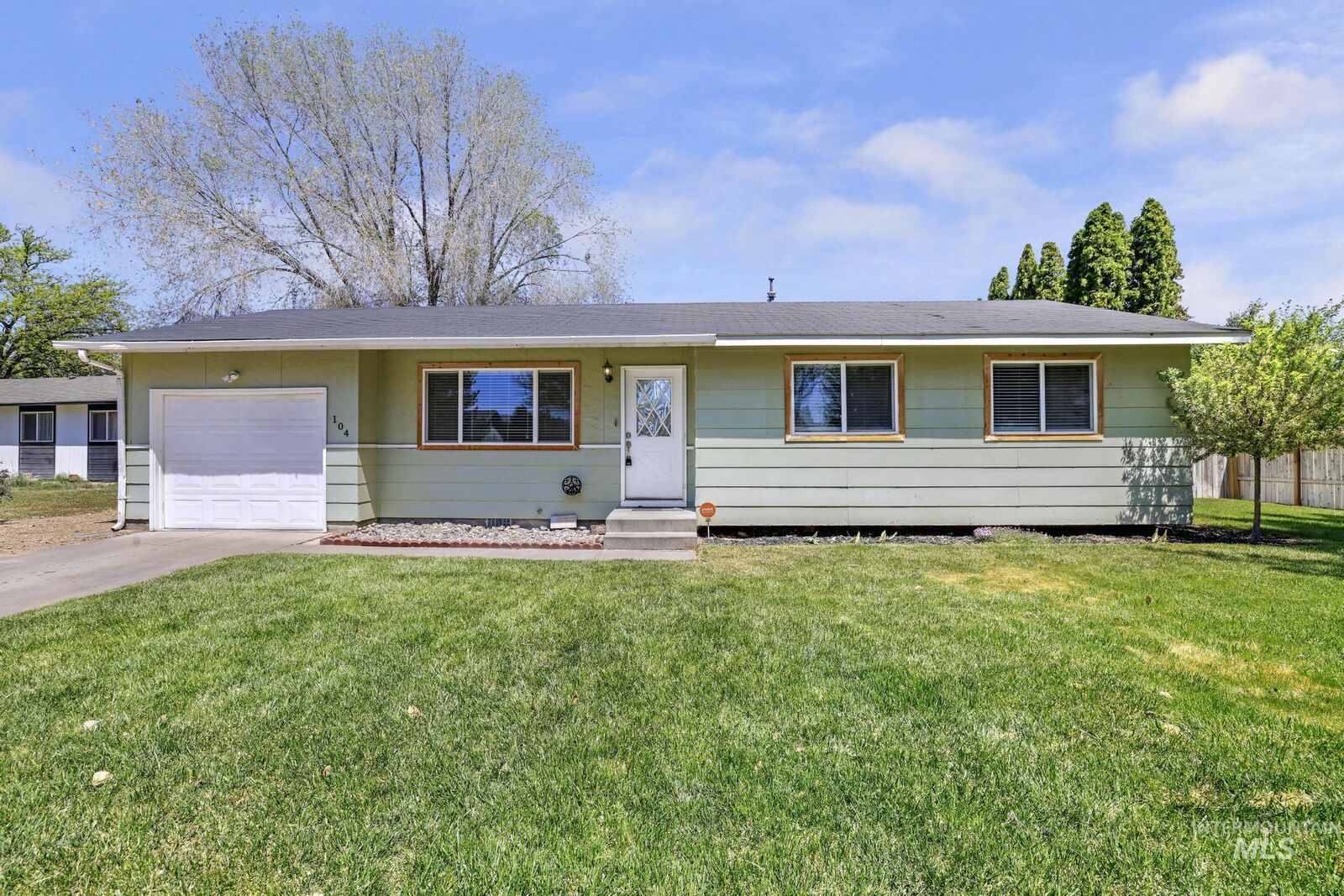 Property Photo: 104 Birchwood Cir N ID 83341