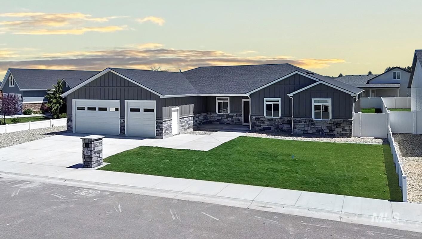 Property Photo:  810 Snake River Drive  ID 83336 