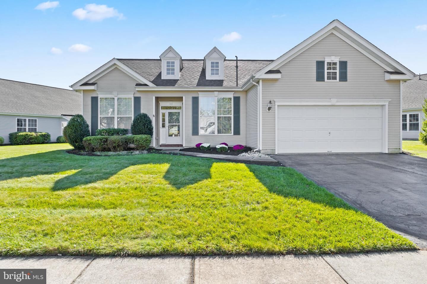 Property Photo:  33 Bunker Hill Drive  NJ 08501 
