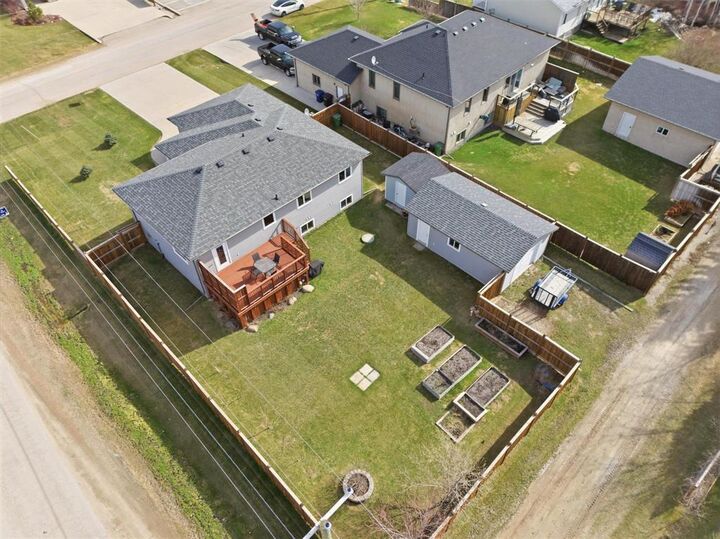Property Photo:  6 Chancellor Bay  MB R5G 0A7 