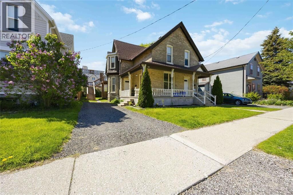 Property Photo:  263 Vidal Street North 3  ON N7T 5Y5 