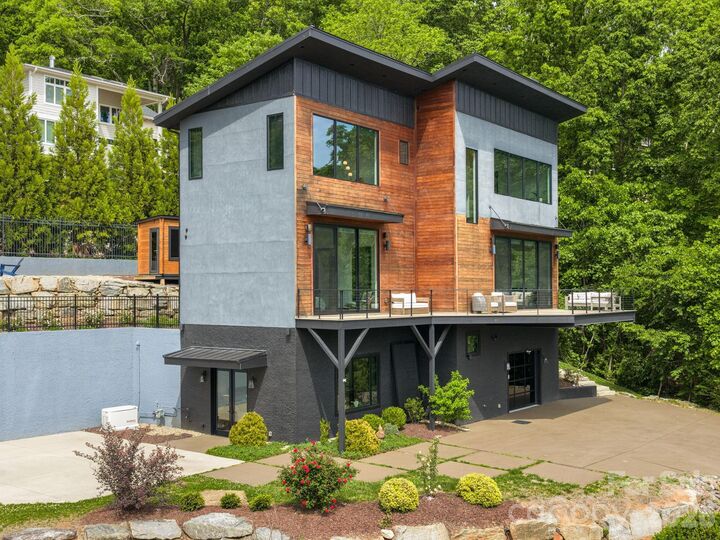 Property Photo:  127 N Griffing Boulevard  NC 28804 