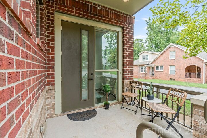 Property Photo:  1500 Kenilworth Avenue  NC 28203 