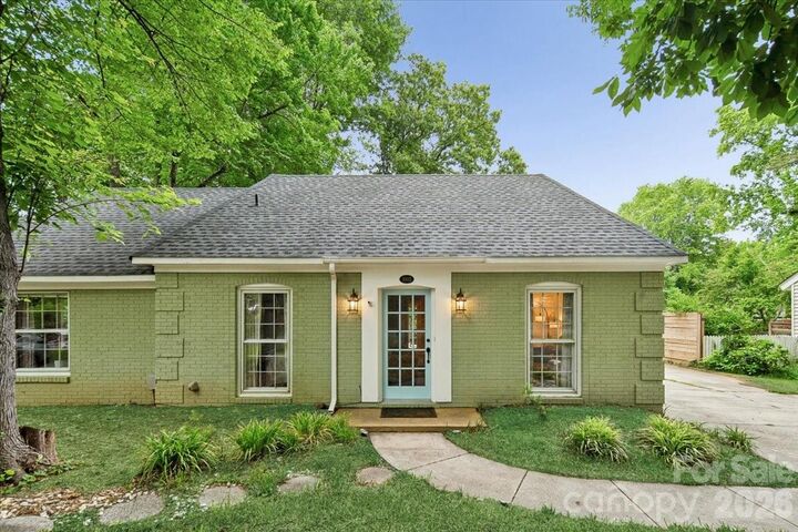 Property Photo:  1005 Pinafore Drive  NC 28212 