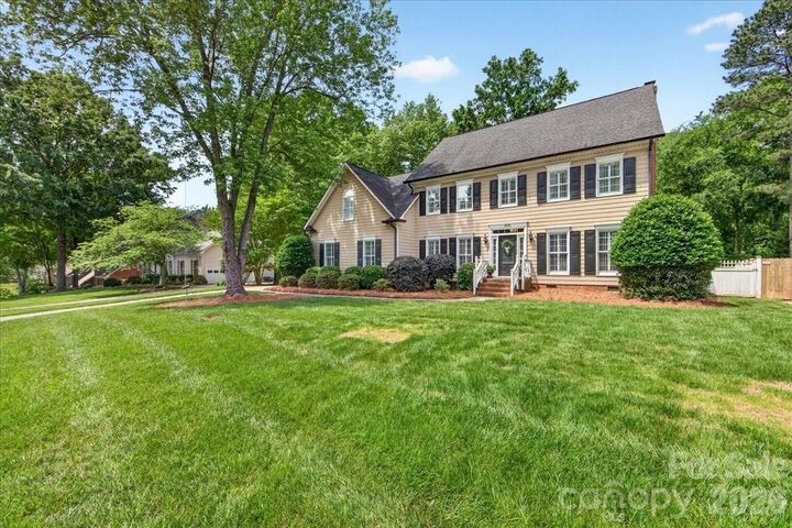 Property Photo:  10216 Hollybrook Drive  NC 28277 