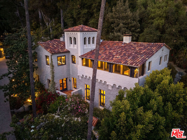Property Photo: 1900 N Vista St CA 90046