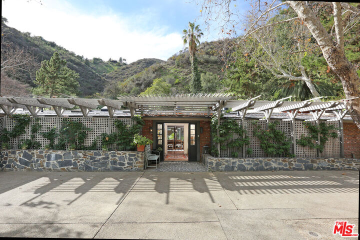 Property Photo:  2673 Mandeville Canyon Rd  CA 90049 