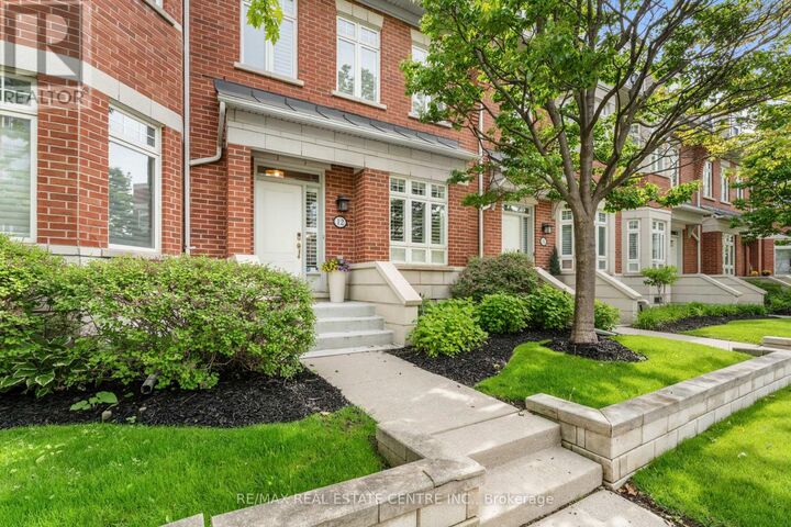 Property Photo:  12 St. Lawrence Drive  ON L5G 4V1 