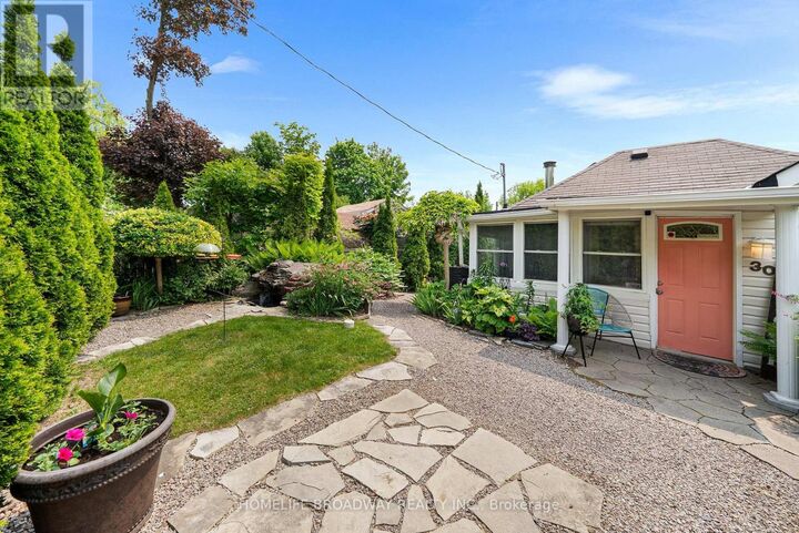 Property Photo:  30 Parkhill Drive  ON L4A 2G1 