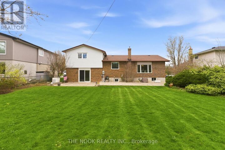 Property Photo:  13 Lambard Crescent  ON L1S 1M6 
