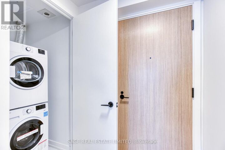 Property Photo:  35 Parliament Street 1712  ON M5A 0Z5 