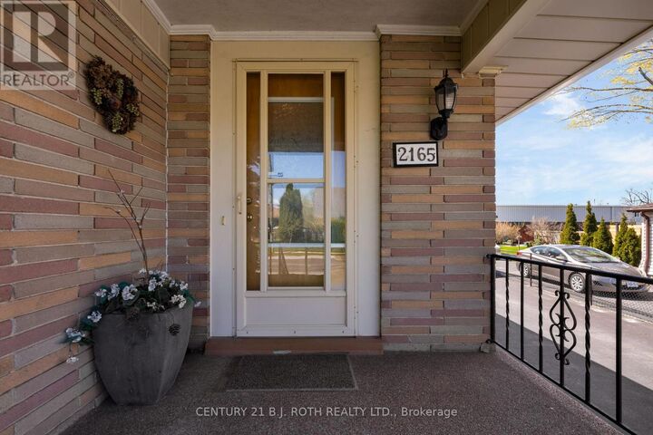 Property Photo:  2165 Victoria Street  ON L9S 1J7 