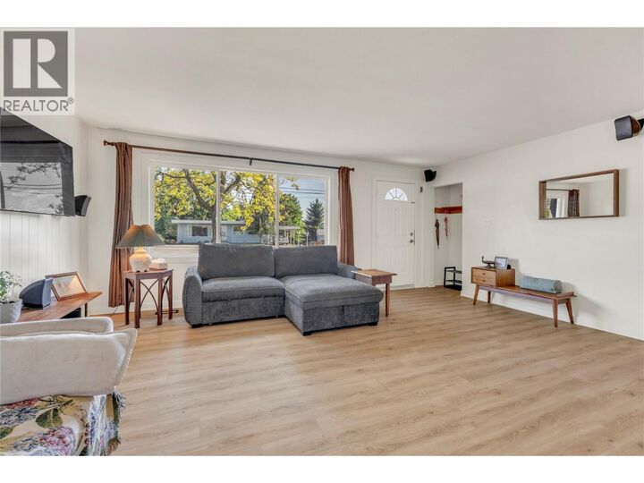 Property Photo:  1421 Ridgedale Avenue  BC V2A 2S3 