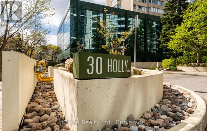 Property Photo:  30 Holly Street 901  ON M4S 3C2 