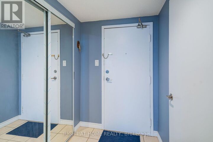 Property Photo:  15 Sewells Road 1005  ON M1B 3J7 