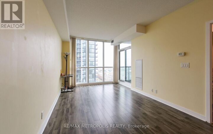 Property Photo:  3985 Grand Park Drive 1004  ON L5B 0H8 