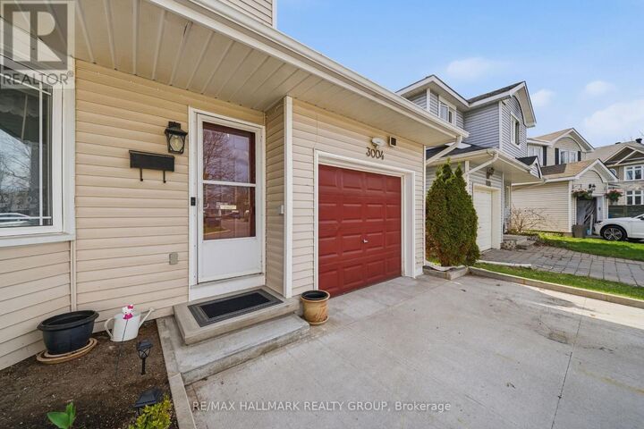 Property Photo:  3004 Victoria Heights Crescent 33  ON K1T 3M7 