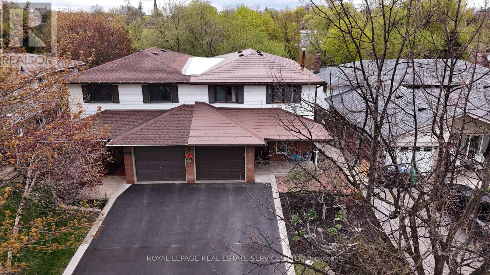 Property Photo:  27 Bremen Lane  ON L5M 1G7 